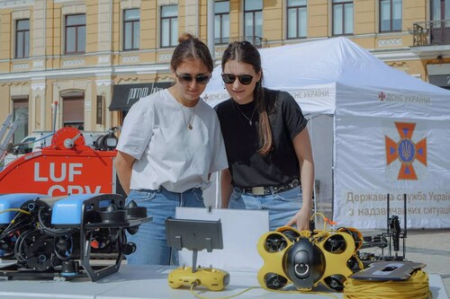 Майбутнє війни вже сьогодні: у Києві демонструють українські дрони та роботів